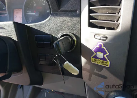 2015 Mercedes-Benz Sprinter 2500 High Roof из США, поврежденный, VIN WD3PE8DBXFP133420